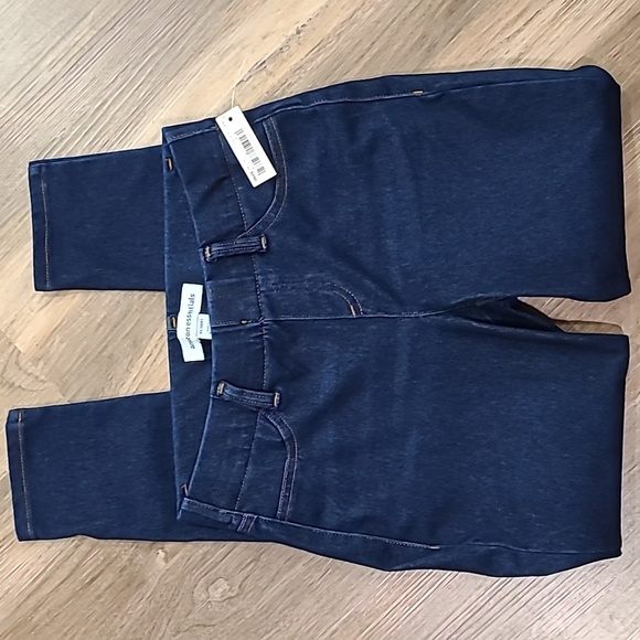 Amazon Essentials Women's Skinny Stretch Knit Jegging - Picture 7 of 12